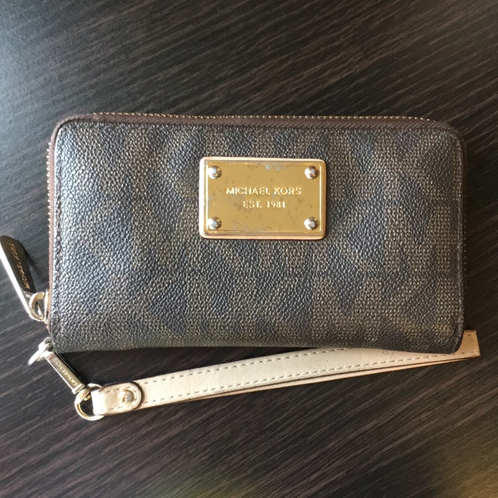 Used Michael Kors Wristlet Wallet